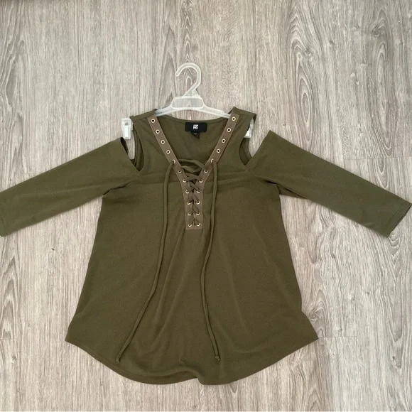 Cold shoulder blouse - Picture 1 of 1